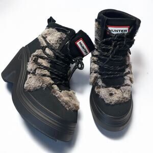 HUNTER NWT Waterproof Faux Fur Trimmed Lace Up Bootie in Black Size 6